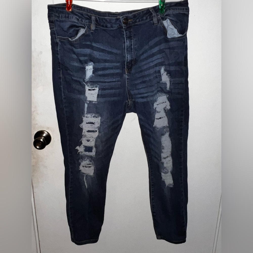 Rue21 dark washed distressed denim skinny jeans size 20,high stretch,gently worn
